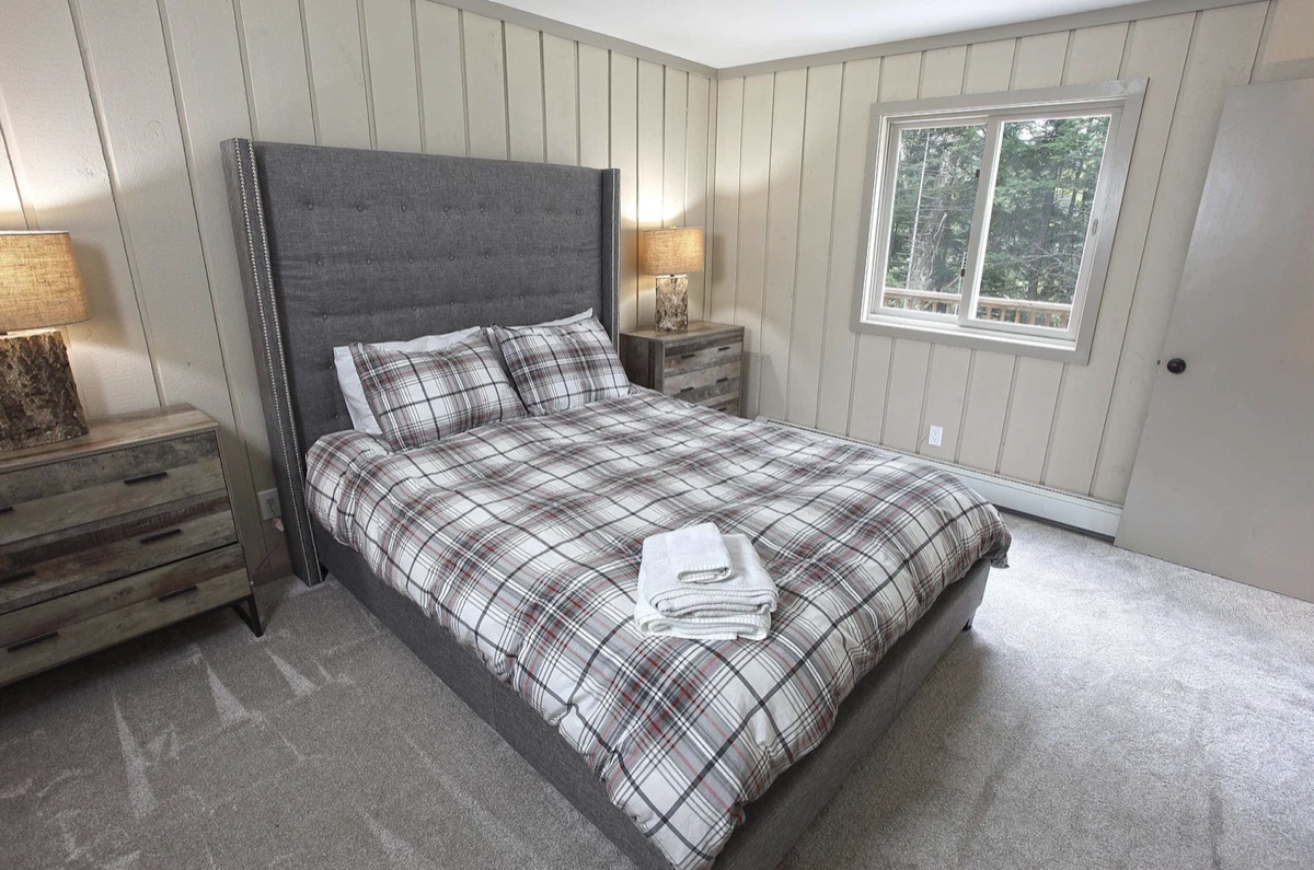 Downstairs queen bedroom